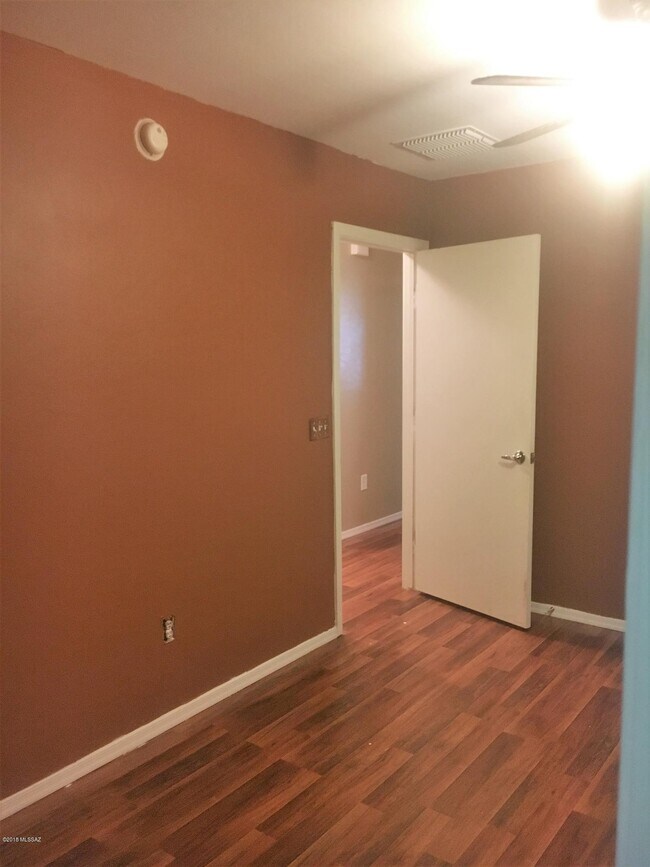 Building Photo - 5210 E Desert Straw Ln