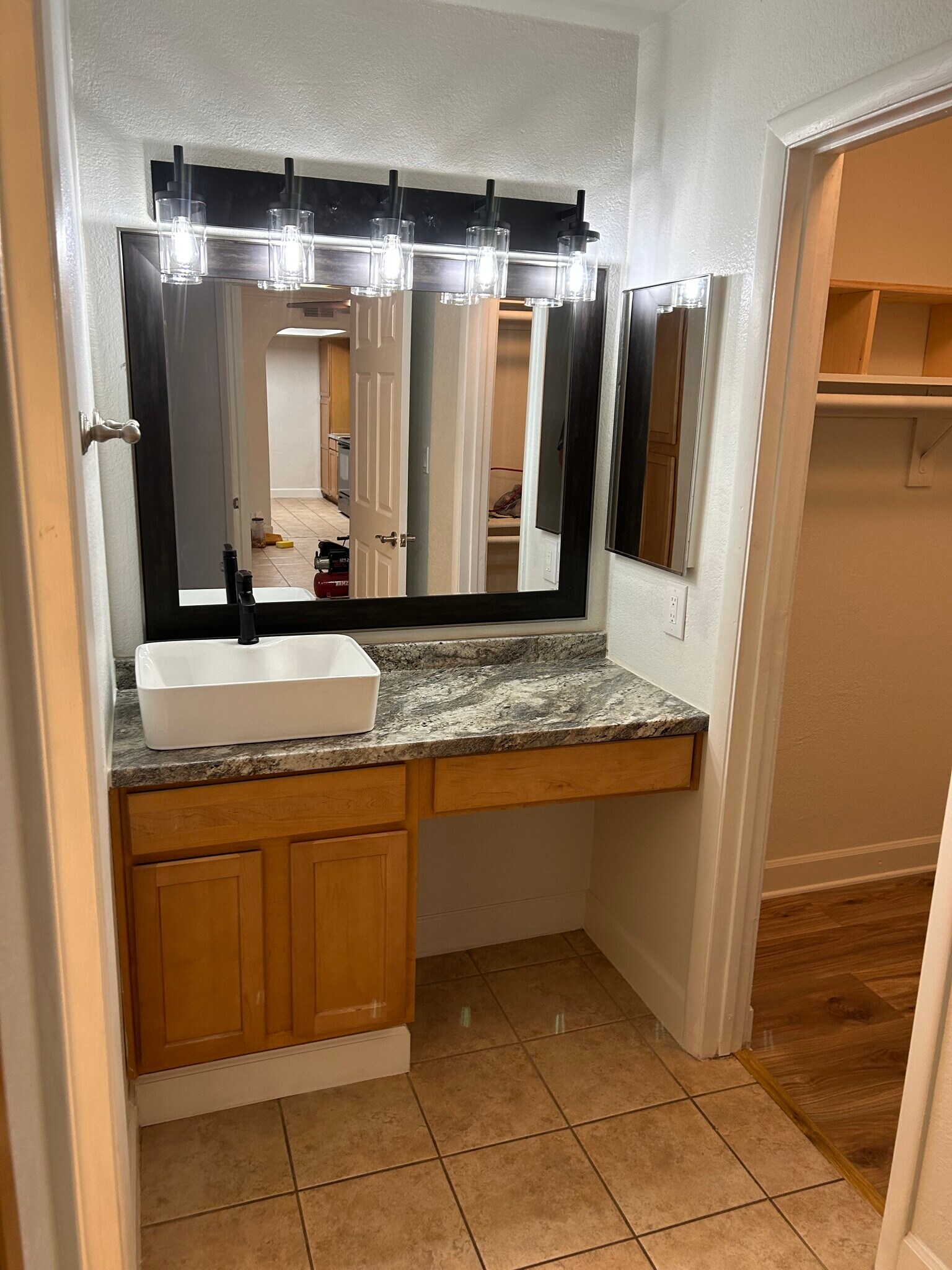 Master 1 bath - 3825 E Camelback Rd