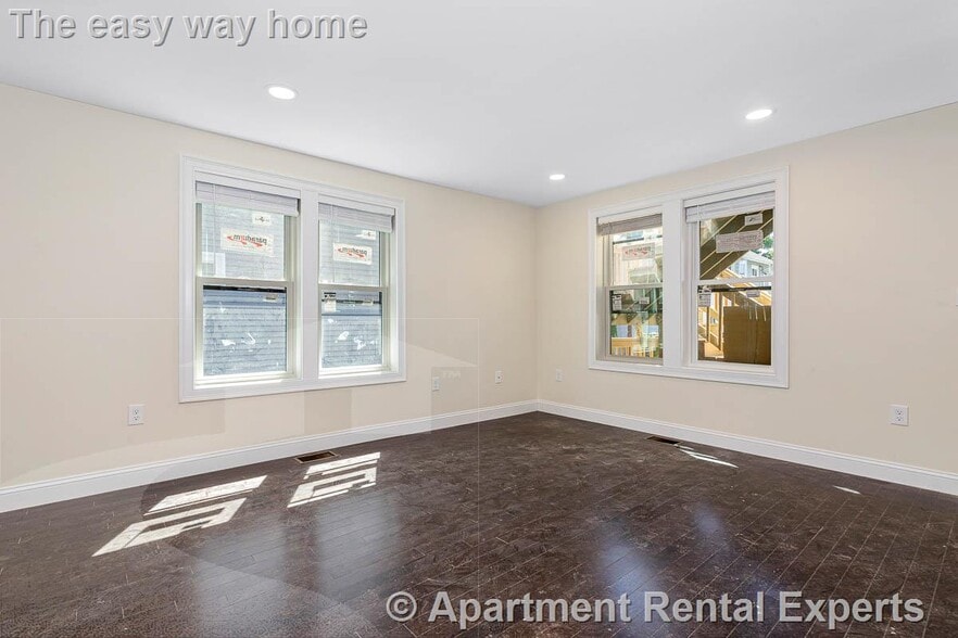 Building Photo - 70 Stanley Ave