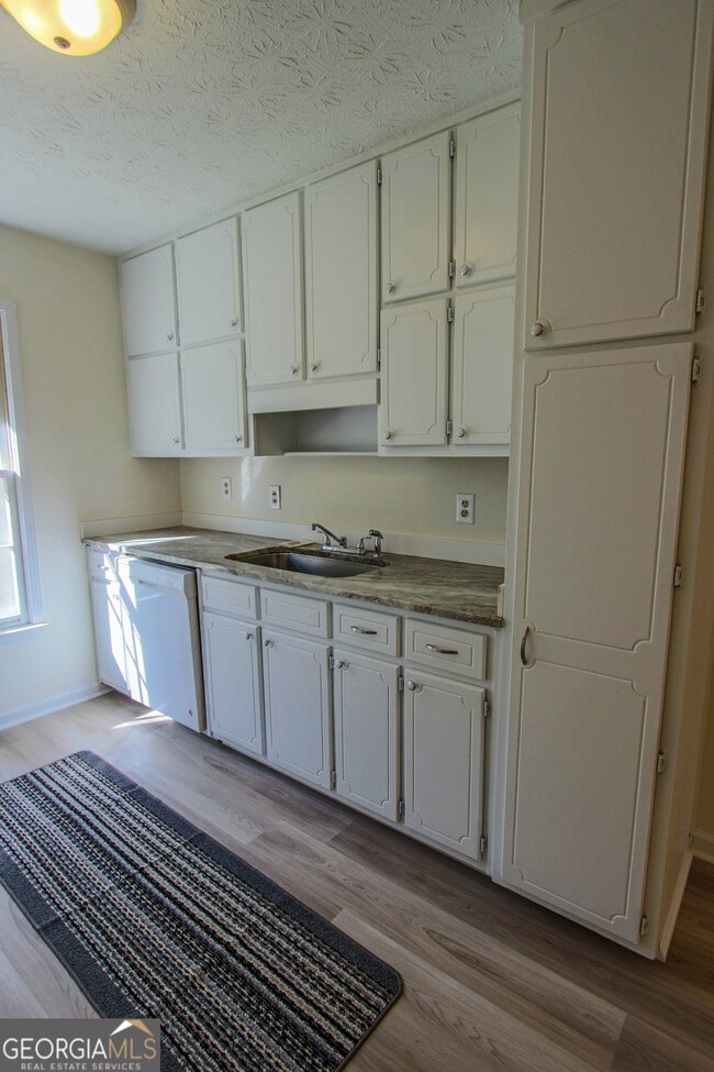 Building Photo - 211 Meadow Run