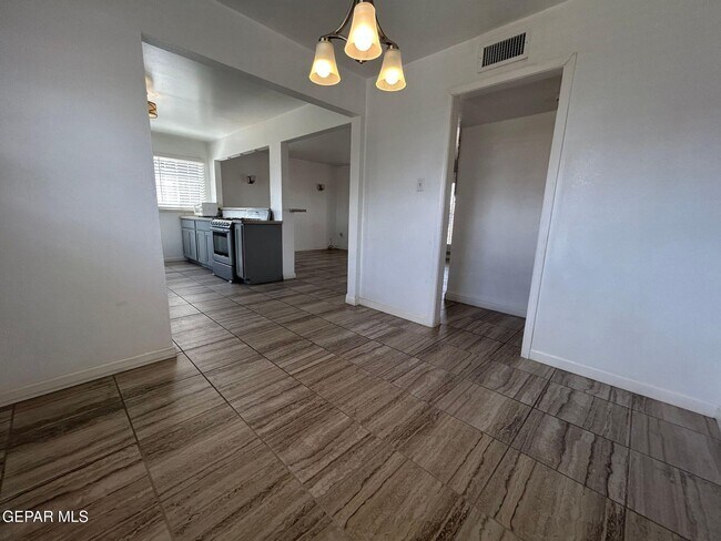Building Photo - 960 Burgess Dr