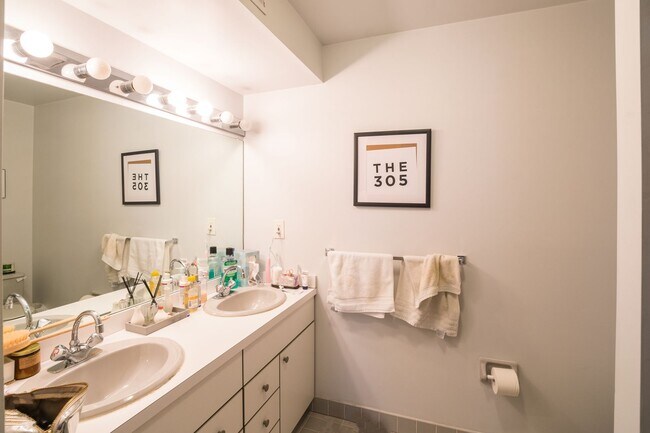 Building Photo - Large Center City Rittenhouse Four Bedroom Home