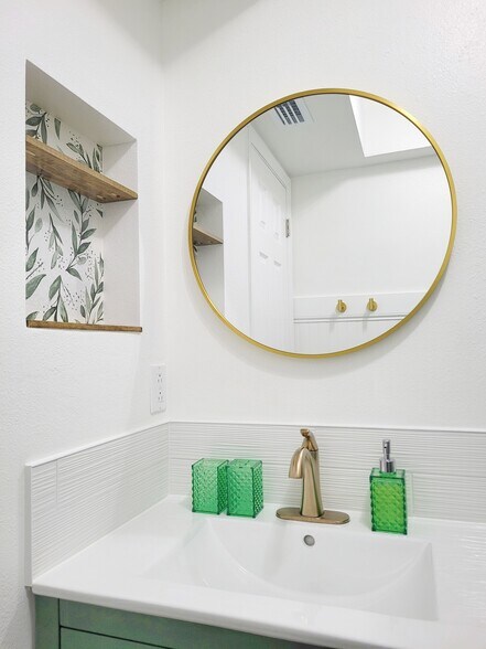 Building Photo - 1911 Tarpon Ct