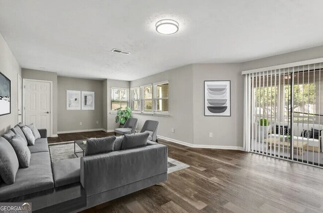 Building Photo - 7600 Roswell Rd