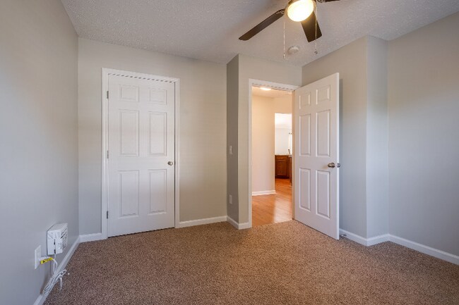Building Photo - 103 Blossom Ct