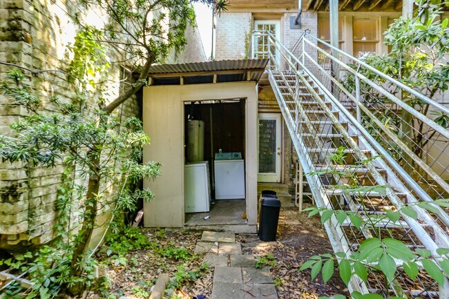 Building Photo - 1715 Banks St