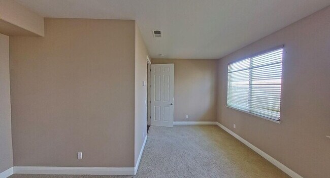 Building Photo - 1692 Woodhaven Cir