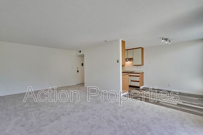 Building Photo - 181 Del Medio Ave