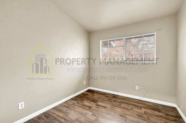 Building Photo - 3 bedroom 2 baths available in a gate community