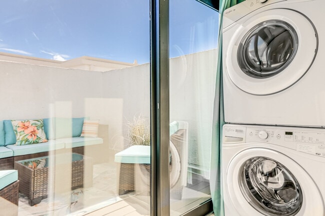 Building Photo - 2955 N Beach Rd