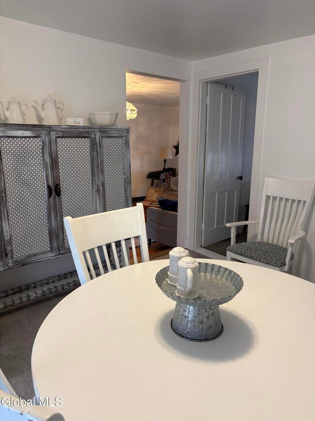 Building Photo - 20 Elm St