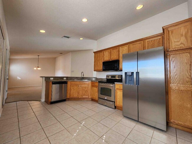 Building Photo - 4560 SW 52nd Cir