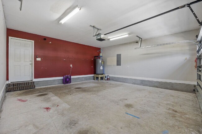 Building Photo - Beautiful 4-Bedroom, 3-Bath House