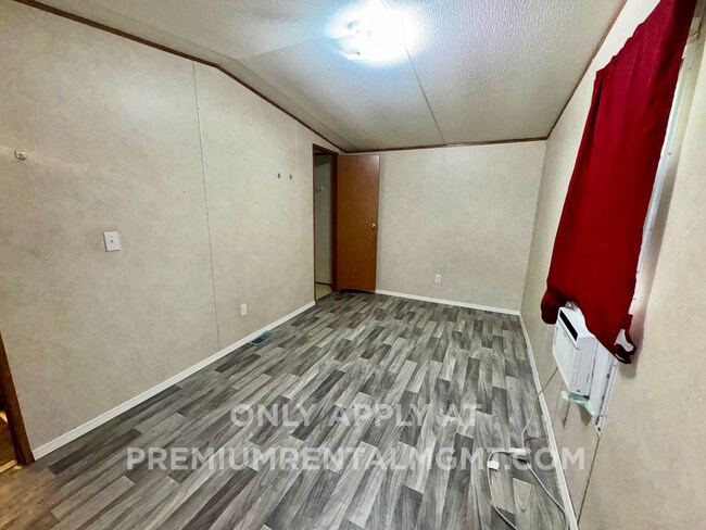 Building Photo - 641 Bayou Dr