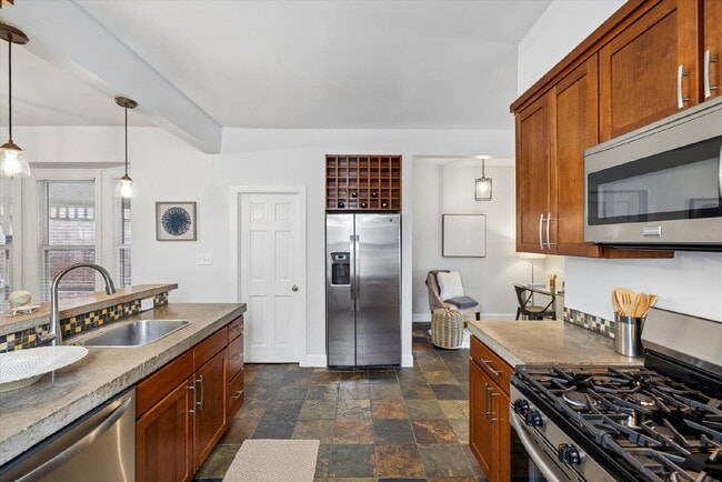 Building Photo - 3BR/2BA Wonderfully Updated Single Family Home---JUST GORGEOUS!  GAS, ELECTRIC, WATER, SEWER and ...