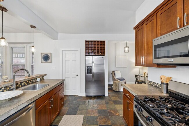 Building Photo - 3BR/2BA Wonderfully Updated Single Family Home-JUST GORGEOUS!    ***GAS, ELECTRIC, WATER, SEWER a...