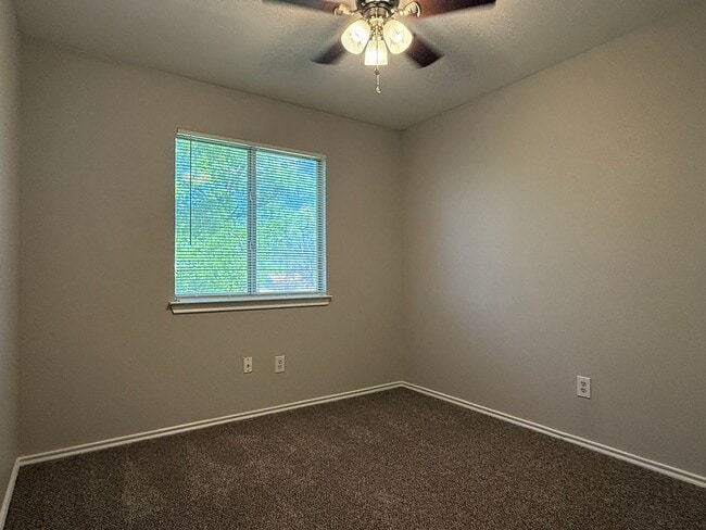 Building Photo - Aspiz Properties4 (6726 Windrift Way)