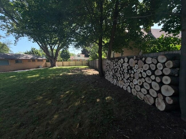 Building Photo - 5629 W Lincoln Creek Dr
