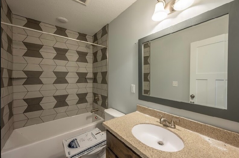 Building Photo - 619 4th Ave SE