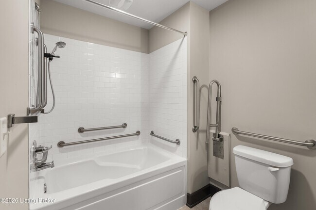 Building Photo - 601 E Main St