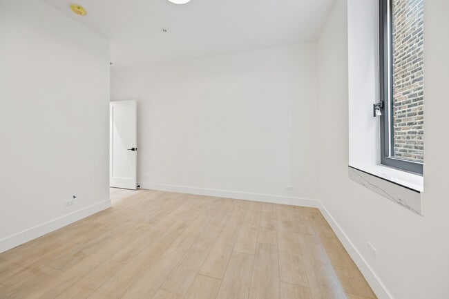 Building Photo - 1313 W Taylor St