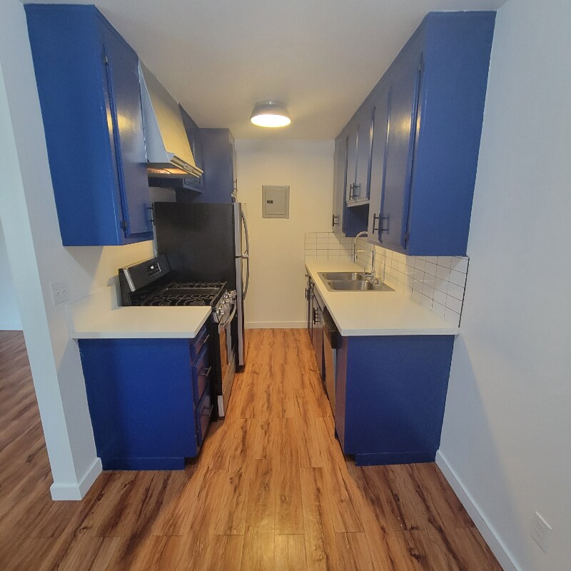 Building Photo - 125 S Ave 53