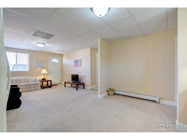 Building Photo - 2616 E Vine Dr