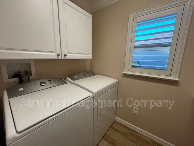 Building Photo - 724 Yager Ln