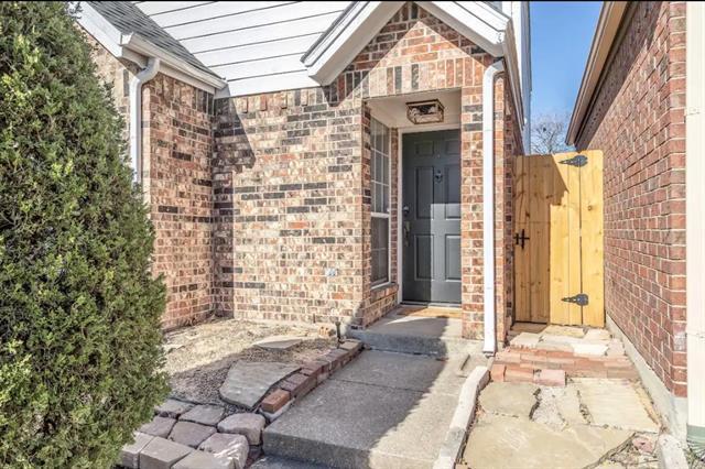 Building Photo - 2943 S Bend Dr