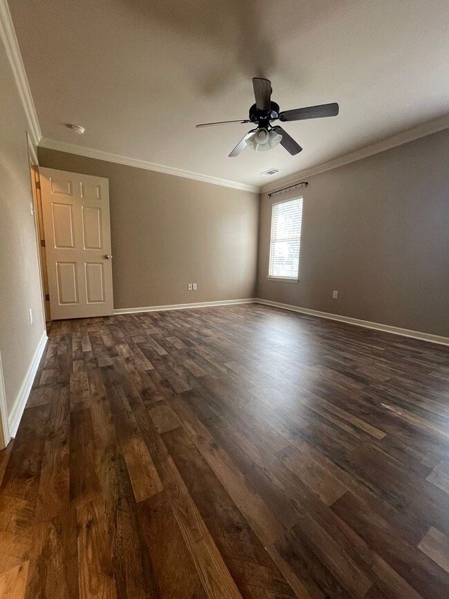Building Photo - Convenient Sherwood Location