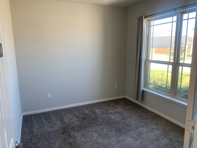 Building Photo - *COMING SOON* Comfort & Convenience – 2-Story Home with Fenced Backyard!