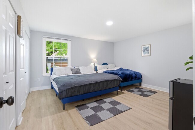 Building Photo - 742 Quince Orchard Blvd