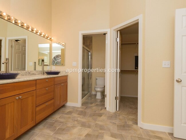 Building Photo - Extraordinary 3 Bedroom, 3 bath Canyon Lakes Golf Course Home!