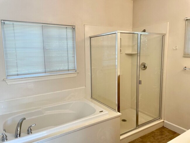 Building Photo - Newer 5 Bedroom House Close to Cal Poly