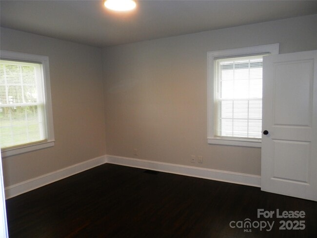 Building Photo - 1416 Effingham Rd