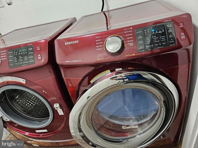 Building Photo - 334 N Market St