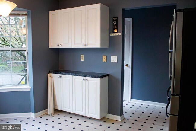 Building Photo - 2095 Pawlet Dr