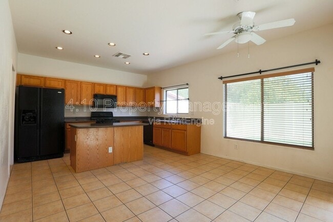 Building Photo - 2644 E Chester Dr