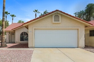 Building Photo - 1129 N Willow St