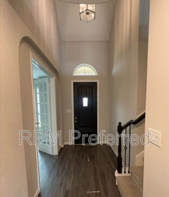 Building Photo - 14615 Birchwood Falls Trail