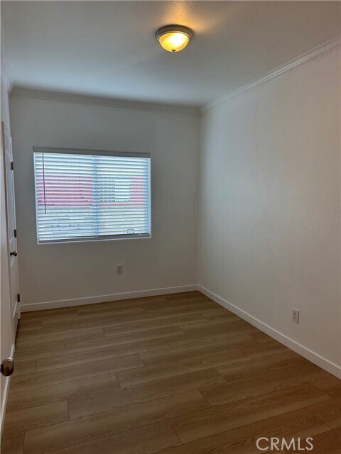 Building Photo - 956 E 43rd St