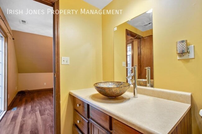 Building Photo - 479 Lake Ave