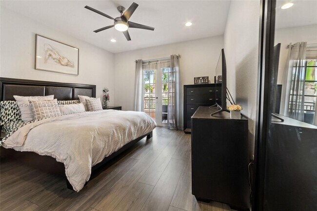 Building Photo - 482 SW 147th Ave