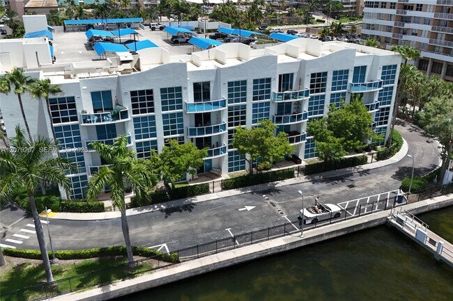 Building Photo - 1945 S Ocean Dr