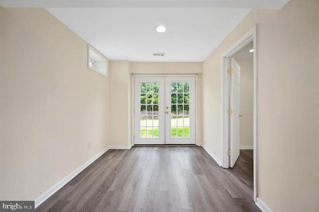 Building Photo - 6 Riggs Rd