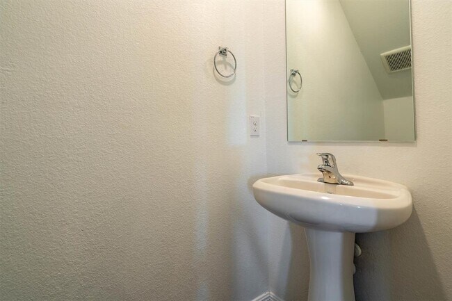 Building Photo - 128 Maywood Ln