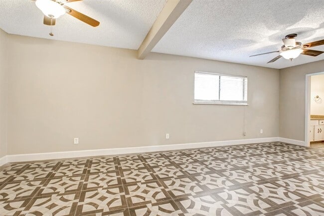 Building Photo - 505 Foxmeadow Ln