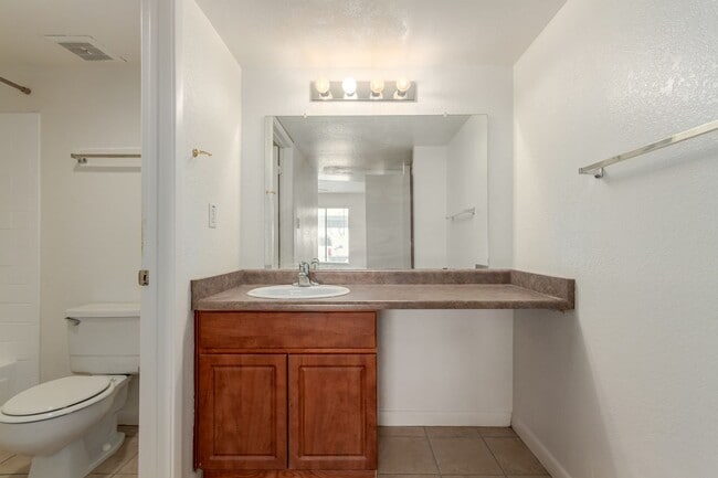 Building Photo - Bella Vita Condo-2 bed, 2 bath in Scottsdale