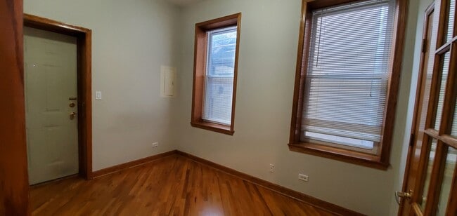 Building Photo - 1535 N Paulina St