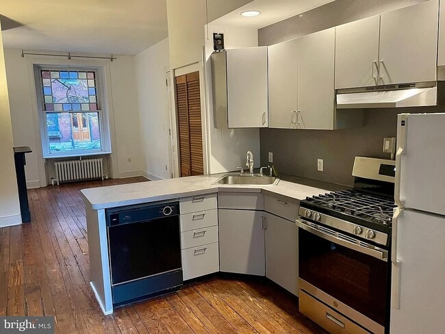 Kitchen - 826 N Woodstock St